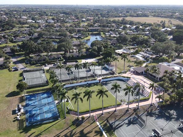 2800 Twin Oaks Way, Wellington FL 33414
