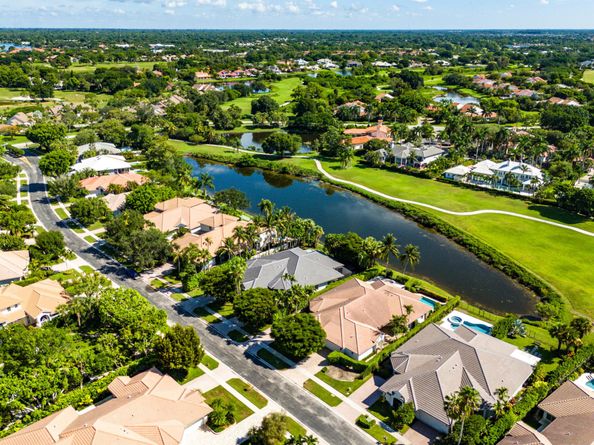 2800 Twin Oaks Way, Wellington FL 33414
