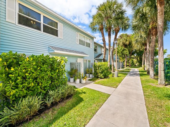 1989 NE 15th Ave 1989, Fort Lauderdale FL 33305