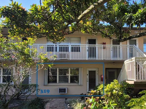 319 Chatham P, West Palm Beach FL 33417