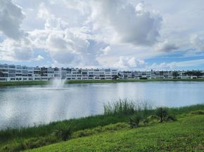 319 Chatham P, West Palm Beach FL 33417