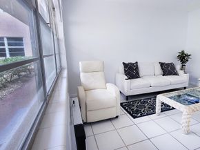319 Chatham P, West Palm Beach FL 33417