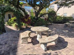 319 Chatham P, West Palm Beach FL 33417