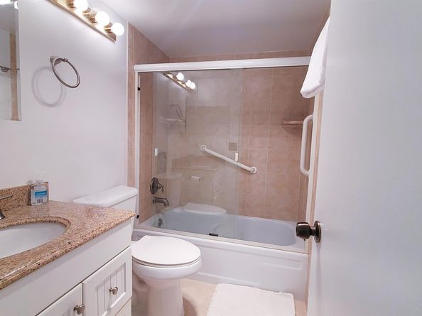 319 Chatham P, West Palm Beach FL 33417