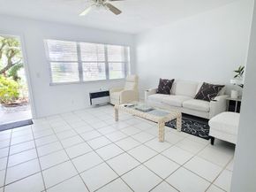 319 Chatham P, West Palm Beach FL 33417