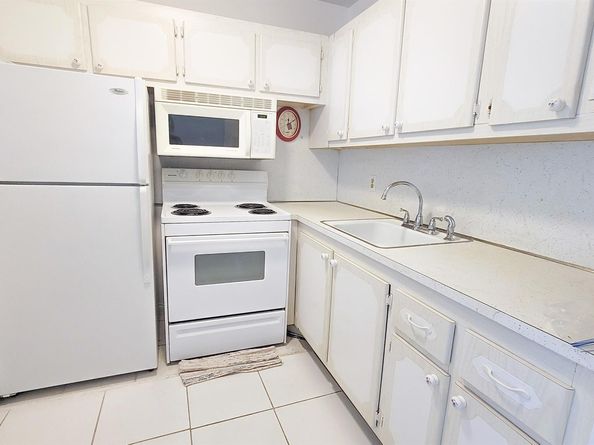 319 Chatham P, West Palm Beach FL 33417