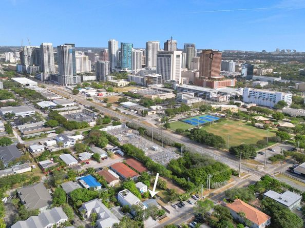 301 SW 9th St, Fort Lauderdale FL 33315