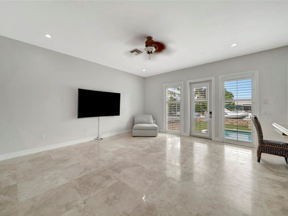909 Mango Isle, Fort Lauderdale FL 33315