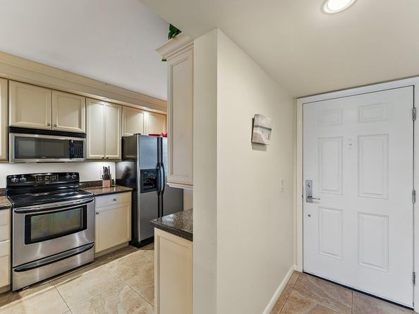 401 Ocean Bluffs Boulevard 105, Jupiter FL 33477