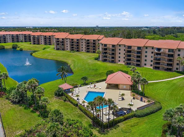 401 Ocean Bluffs Boulevard 105, Jupiter FL 33477