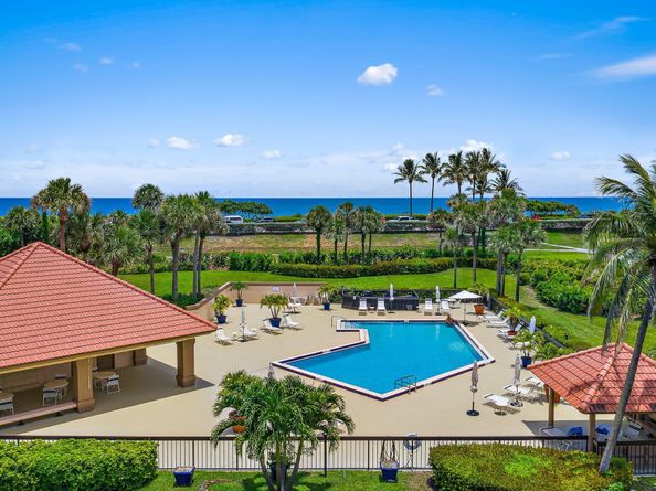 401 Ocean Bluffs Boulevard 105, Jupiter FL 33477