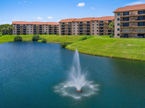 401 Ocean Bluffs Boulevard 105, Jupiter FL 33477