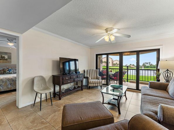 401 Ocean Bluffs Boulevard 105, Jupiter FL 33477