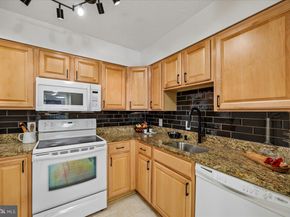 2111 Wisconsin Avenue NW 118, Washington DC 20007