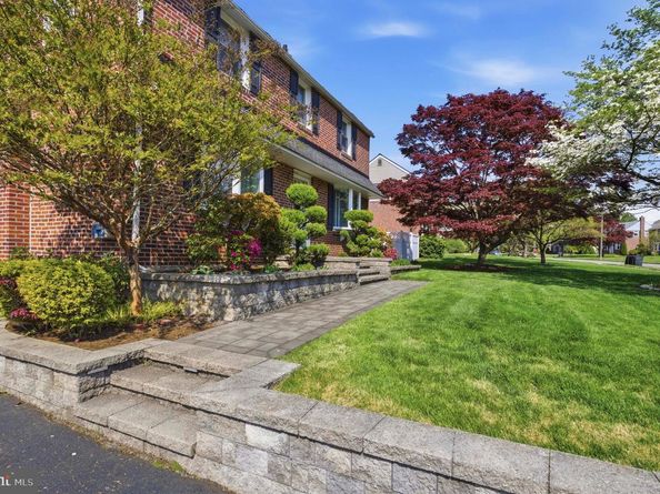 418 Colonial Park Drive, Springfield PA 19064
