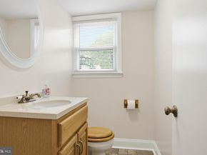 1040 Eisenhower Avenue, Woodlyn PA 19094