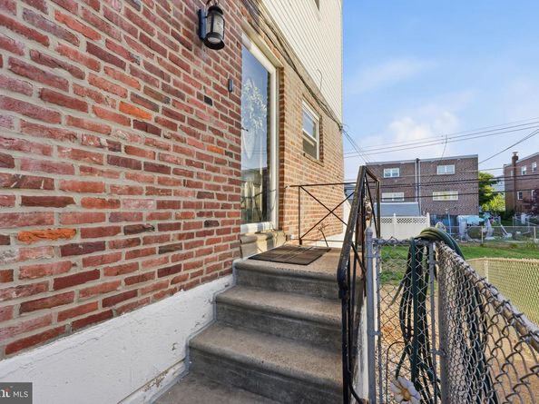 2754 Clayton Street, Philadelphia PA 19152