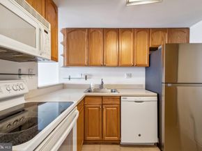 2001 Hamilton Street 927, Philadelphia PA 19130