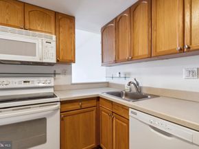 2001 Hamilton Street 927, Philadelphia PA 19130