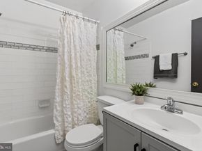 561 Florida Avenue 204, Herndon VA 20170