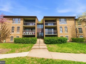 561 Florida Avenue 204, Herndon VA 20170