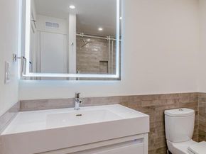 732 Manning Street, Philadelphia PA 19106