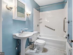 2139 Saint James Place, Philadelphia PA 19103