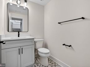 604 Tapawingo Road SW, Vienna VA 22180