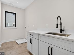 604 Tapawingo Road SW, Vienna VA 22180