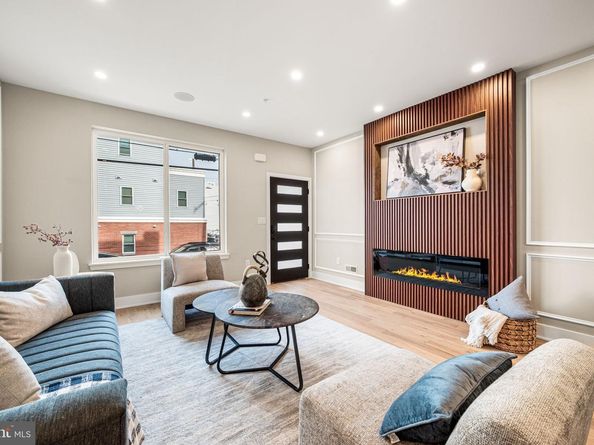 2032 Reed Street, Philadelphia PA 19146