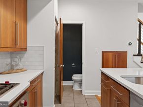 212 S 24TH Street 216, Philadelphia PA 19103