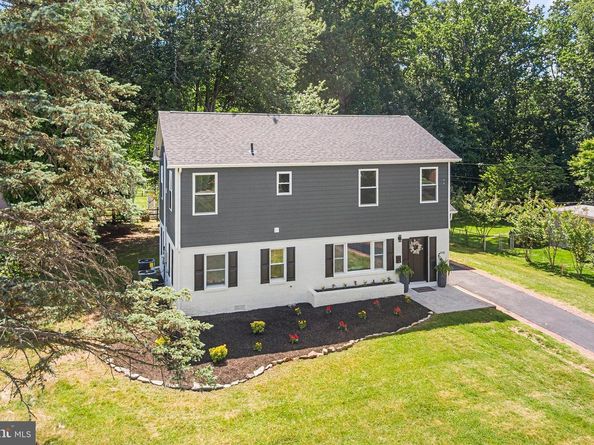 2016 Woodside Lane, Broomall PA 19008