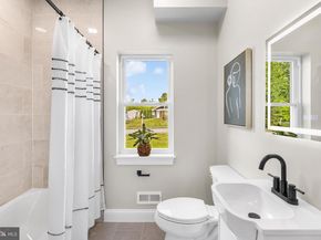 2016 Woodside Lane, Broomall PA 19008