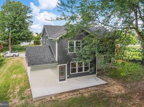 2016 Woodside Lane, Broomall PA 19008