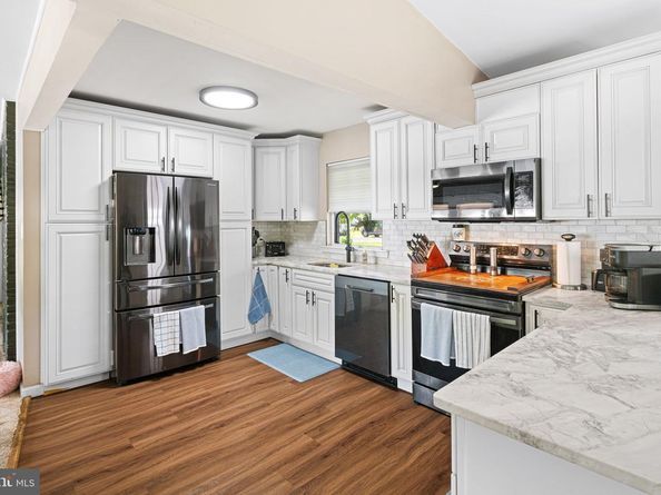 360 Holly Drive, Levittown PA 19055