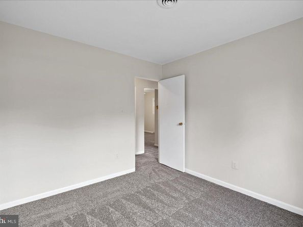 314 E Staunton Avenue E, Sterling VA 20164