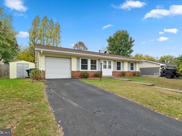 314 E Staunton Avenue E, Sterling VA 20164