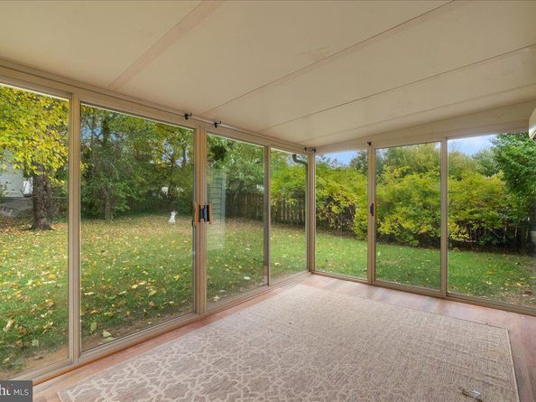 314 E Staunton Avenue E, Sterling VA 20164