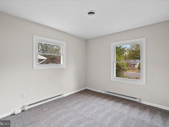 314 E Staunton Avenue E, Sterling VA 20164