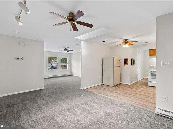 314 E Staunton Avenue E, Sterling VA 20164