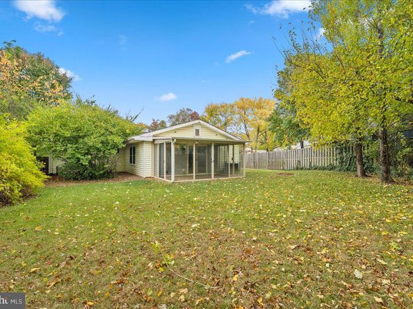 314 E Staunton Avenue E, Sterling VA 20164