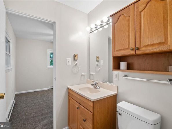 314 E Staunton Avenue E, Sterling VA 20164