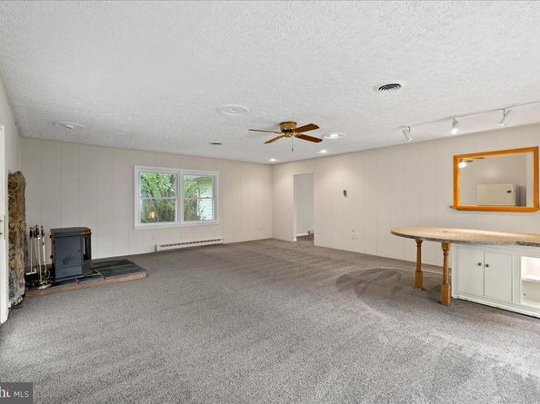 314 E Staunton Avenue E, Sterling VA 20164