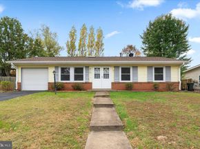 314 E Staunton Avenue E, Sterling VA 20164
