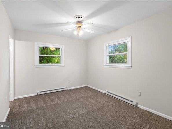 314 E Staunton Avenue E, Sterling VA 20164