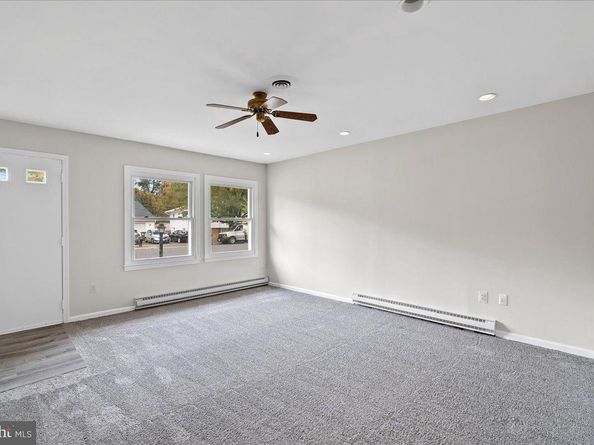 314 E Staunton Avenue E, Sterling VA 20164