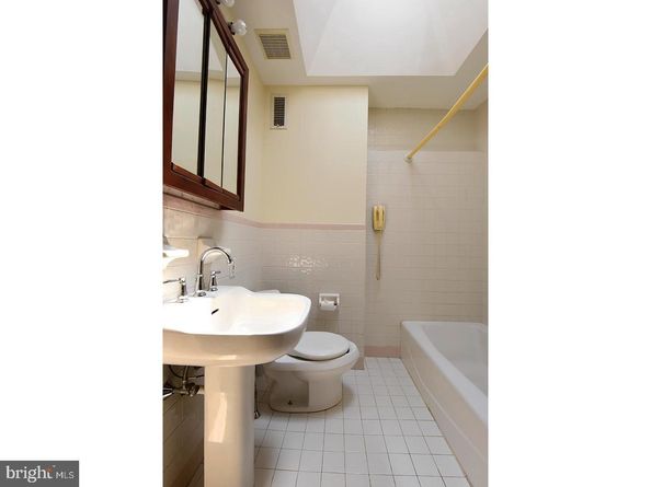 902 Johnston Street, Philadelphia PA 19148