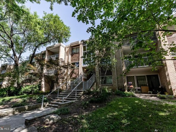 2908 Kings Chapel Road 03/12, Falls Church VA 22042