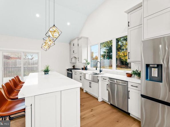 717 Stelwood Road, Philadelphia PA 19115