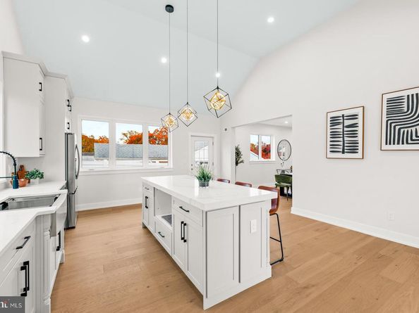 717 Stelwood Road, Philadelphia PA 19115